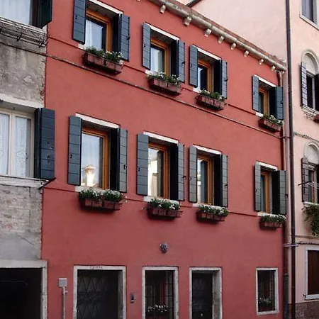 Oceano Mare Alojamento de Acomodação e Pequeno-almoço 3*