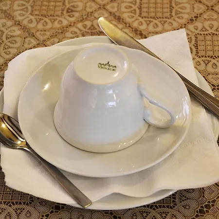 Alojamento de Acomodação e Pequeno-almoço Oceano Mare 3*